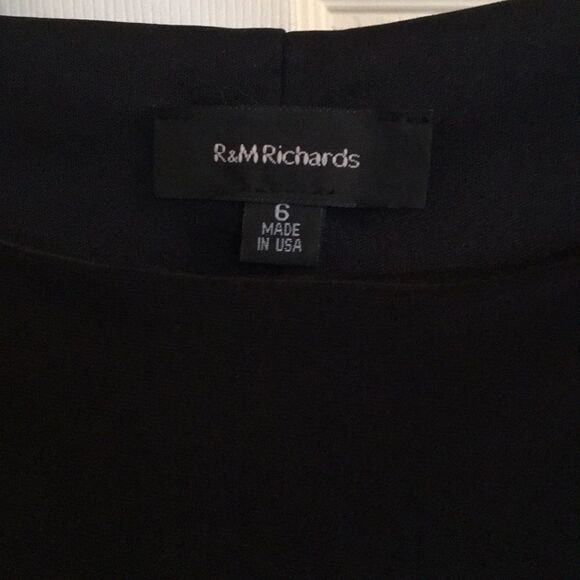 Black dress with fringe hem and sleeves - Picture 5 of 5